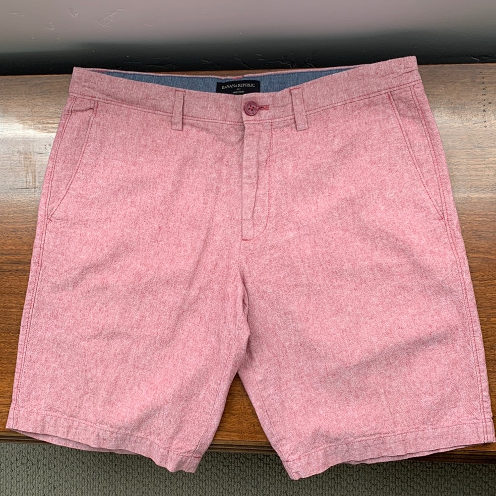 Banana Republic Aiden Short Men Heather Red 32